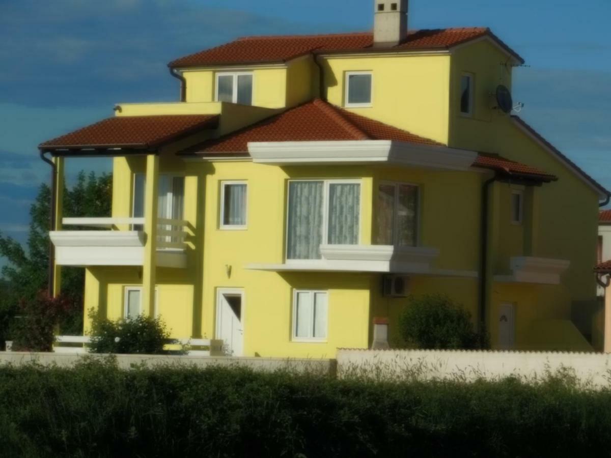 Villa Kamelija Fažana Exterior foto